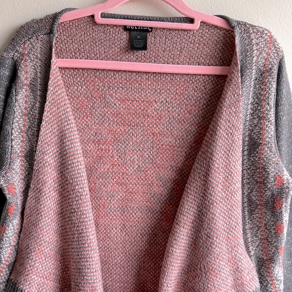 Junior’s Multicolor Aztec Print Wrap Cardigan Size Medium - Picture 2 of 16